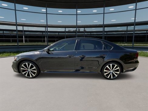 Used 2018 Volkswagen Passat 3.6 image 4