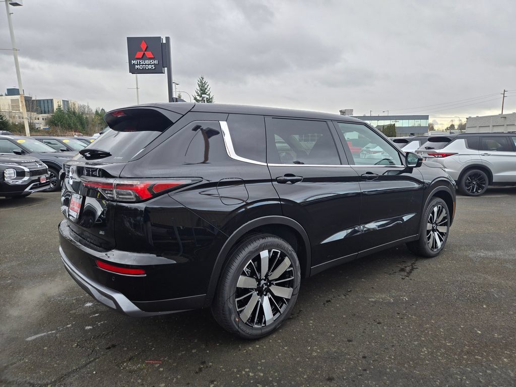 New 2026 Mitsubishi Outlander SE AWD/4WD image 3