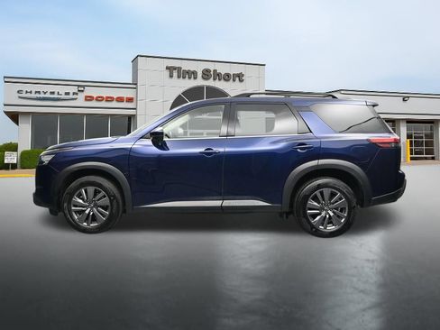 Used 2025 Nissan Pathfinder SV AWD/4WD image 2
