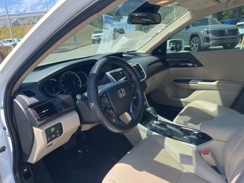 Used 2017 Honda Accord Touring image 6