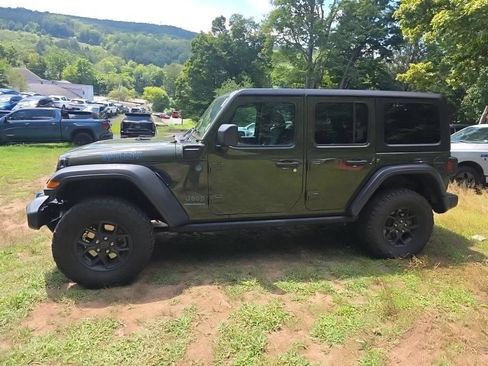 Used 2024 Jeep Wrangler Unlimited AWD/4WD image 6