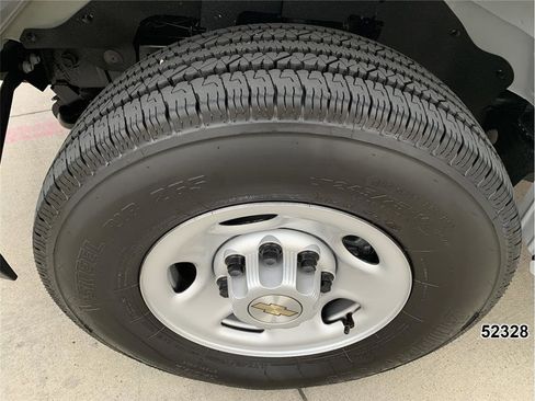 Used 2025 Chevrolet Express 2500 Extended w/ Communications Package image 20