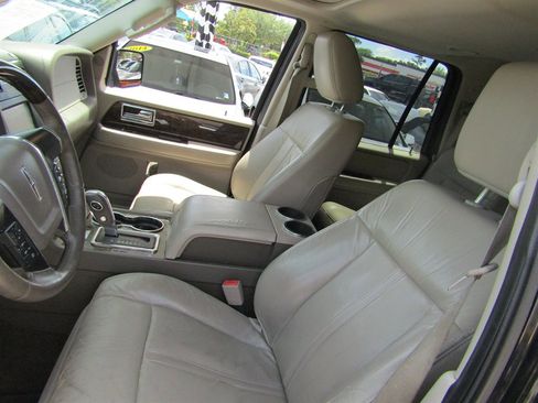 Used 2015 Lincoln Navigator 2WD image 10