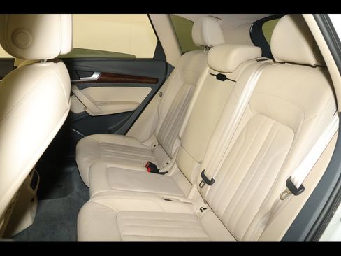 Used 2018 Audi Q5 2.0T Premium Plus w/ Premium Plus Package image 24