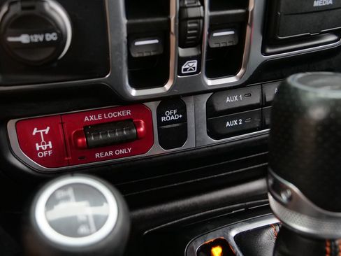 Used 2023 Jeep Gladiator Mojave w/ Cold Weather Group AWD/4WD image 23