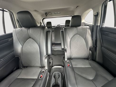 Used 2022 Toyota Highlander Platinum AWD/4WD image 12