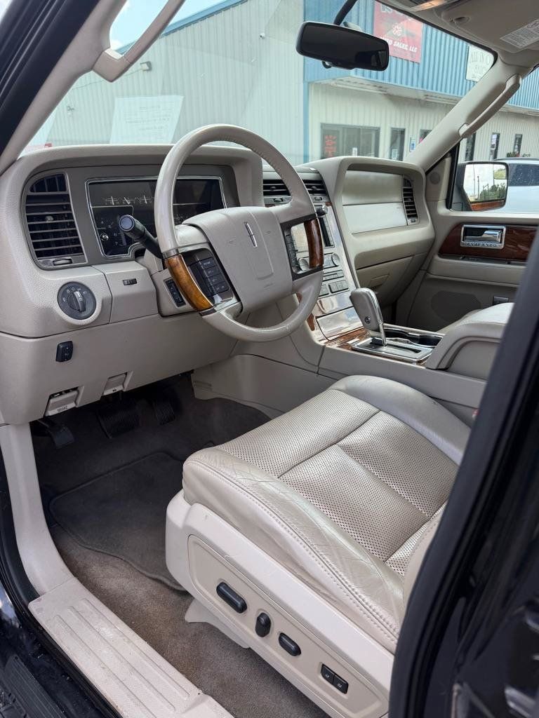 Used 2013 Lincoln Navigator 2WD w/ HD Trailer Tow Pkg image 12