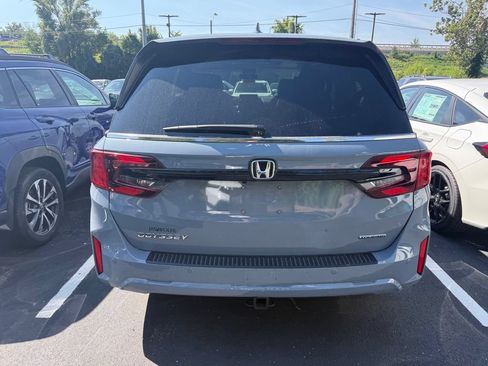 Used 2025 Honda Odyssey Touring image 5