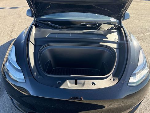 Used 2021 Tesla Model Y Long Range image 9