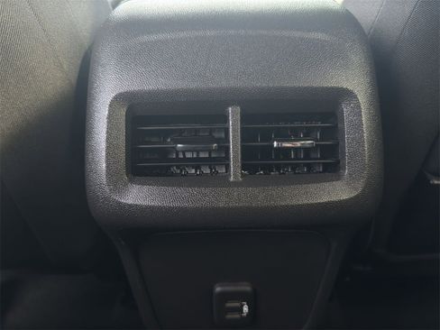 Used 2024 GMC Terrain SLE image 20