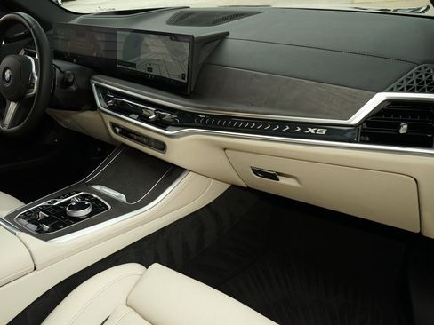 Used 2025 BMW X5 xDrive50e w/ Executive Package image 11