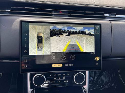 Used 2023 Land Rover Range Rover Long Wheelbase SE image 49