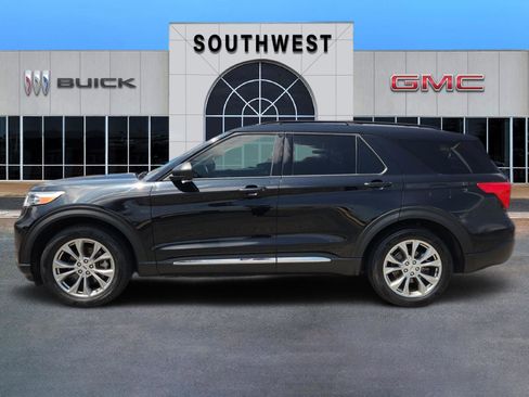 Used 2023 Ford Explorer XLT w/ Equipment Group 202A RWD image 3