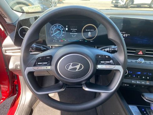 Certified 2024 Hyundai Elantra Blue FWD image 14