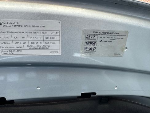 Used 2016 Volkswagen Touareg Sport image 59