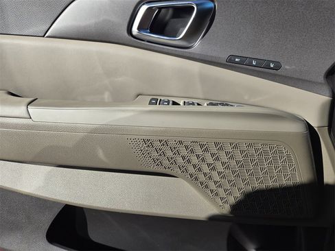 New 2026 Kia Carnival EX image 16