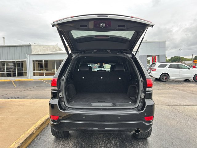 Used 2020 Jeep Grand Cherokee Altitude AWD/4WD image 9