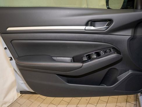 New 2025 Nissan Altima 2.5 SR image 12