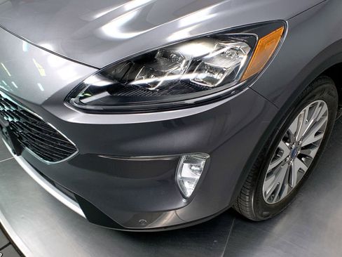 Used 2022 Ford Escape Titanium w/ Class II Trailer Tow Package image 11