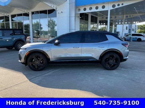 Used 2024 Chevrolet Equinox EV RS FWD image 2