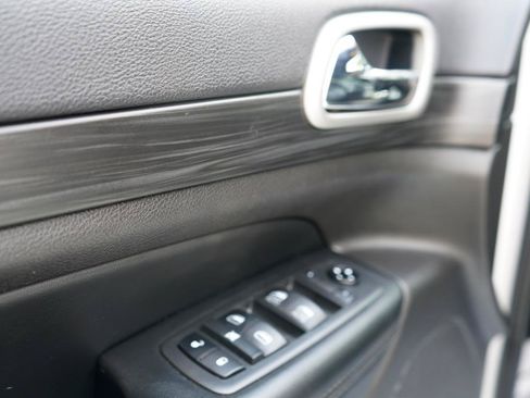 Used 2019 Jeep Grand Cherokee Altitude AWD/4WD image 44