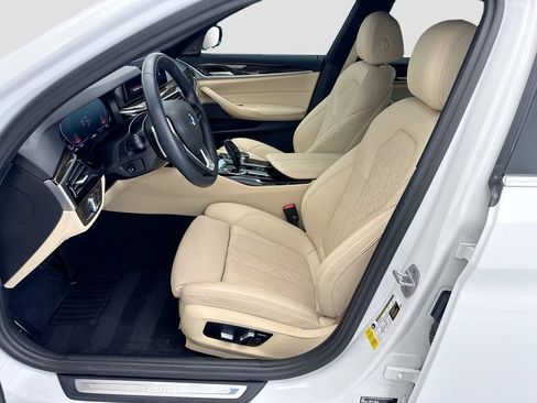 Used 2023 BMW 530i w/ Premium Package RWD image 18