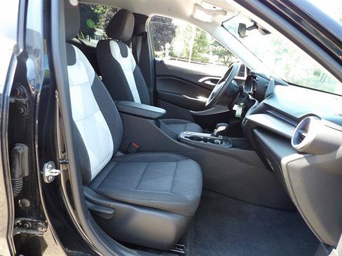 Certified 2024 Chevrolet Trax LS FWD image 27