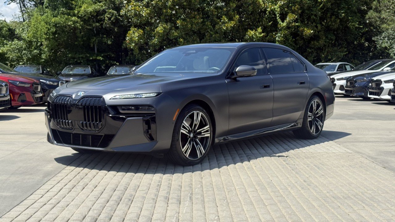 Used 2023 BMW 760i xDrive w/ Executive Package AWD/4WD image 2