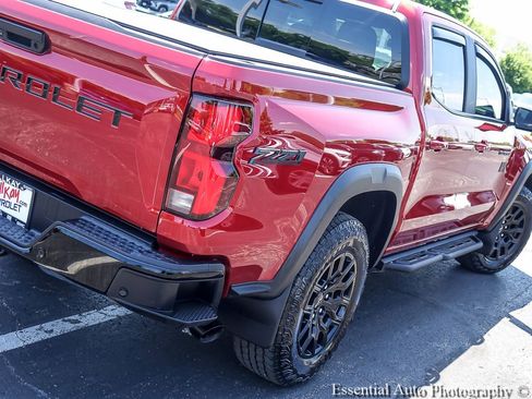 Used 2024 Chevrolet Colorado Z71 w/ Z71 Convenience Package 2 AWD/4WD image 8