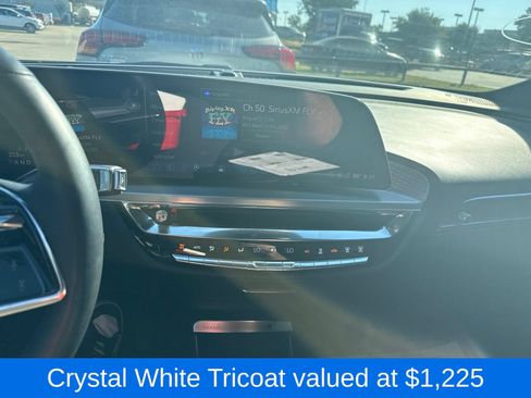 Used 2024 Cadillac Lyriq Luxury RWD image 3