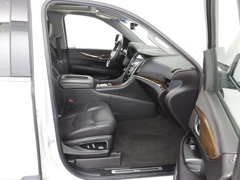 Used 2020 Cadillac Escalade Premium Luxury AWD/4WD image 23