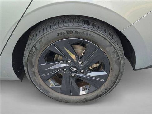Used 2021 Hyundai Elantra SEL w/ Convenience Package FWD image 17