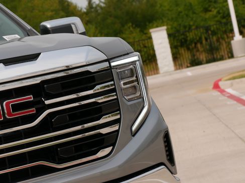 Used 2025 GMC Sierra 1500 SLT AWD/4WD image 10
