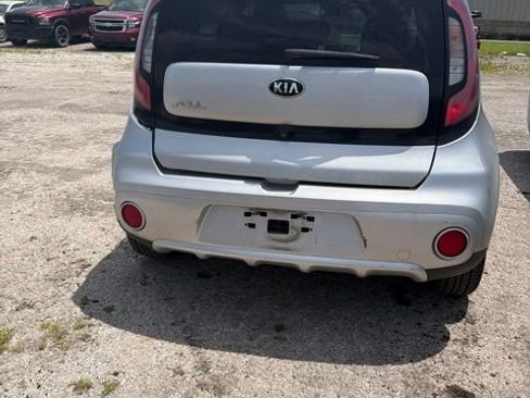 Used 2017 Kia Soul + FWD image 5