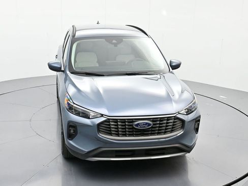 Certified 2025 Ford Escape SE w/ Class II Trailer Tow Package image 29