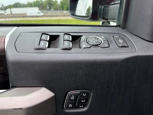 Used 2022 Ford F250 Lariat w/ Lariat Value Package AWD/4WD image 22