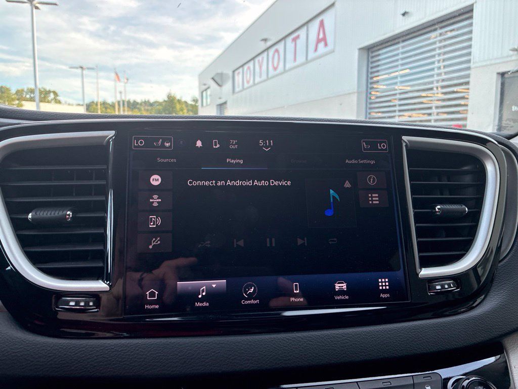 Used 2023 Chrysler Pacifica Touring-L FWD image 29