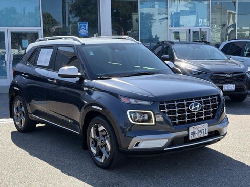 Used 2024 Hyundai Venue Limited FWD image 3