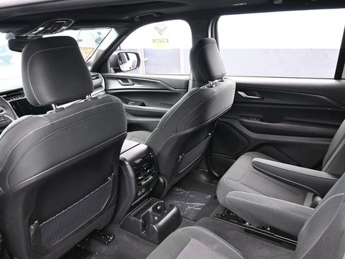 Used 2024 Jeep Grand Cherokee L Laredo image 33