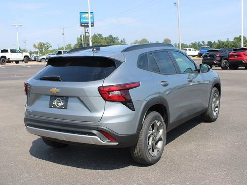 New 2026 Chevrolet Trax LT w/ Driver Confidence Package FWD image 9