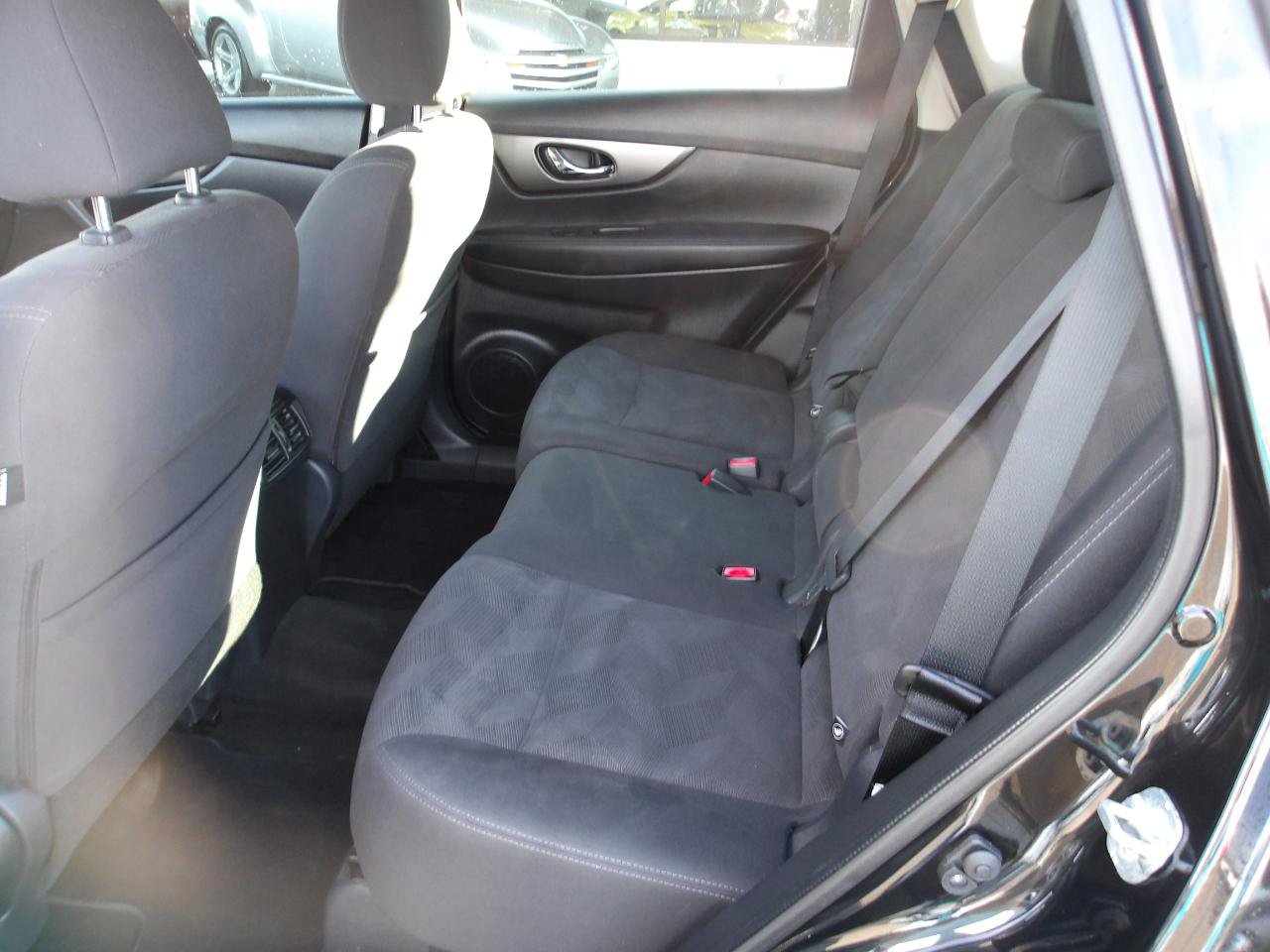 Used 2016 Nissan Rogue S AWD/4WD image 10