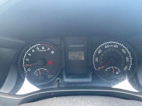 Used 2016 Toyota Tacoma SR RWD image 12