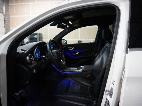 Used 2020 Mercedes-Benz GLC 300 4MATIC w/ Parking Assistance Package image 7