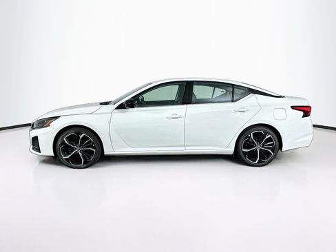 Used 2025 Nissan Altima 2.5 SR FWD image 4