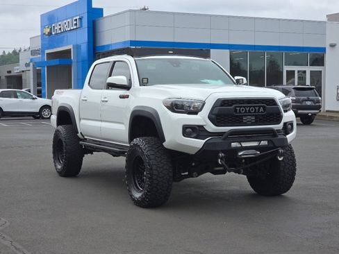 Used 2021 Toyota Tacoma TRD Off-Road w/ Technology Package AWD/4WD image 2
