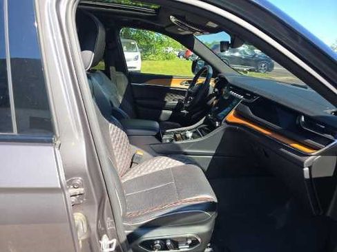 Used 2023 Jeep Grand Cherokee Summit AWD/4WD image 7
