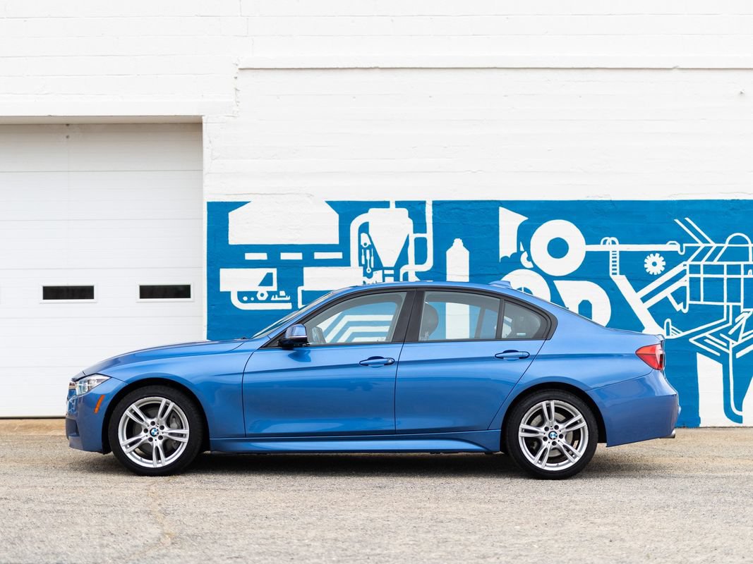Used 2018 BMW 330i xDrive Sedan w/ M Sport Package AWD/4WD image 12