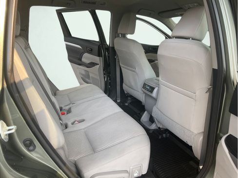Certified 2017 Toyota Highlander LE AWD/4WD image 15