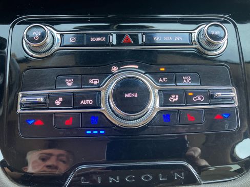 Used 2021 Lincoln Corsair Standard AWD w/ Premium Package image 29