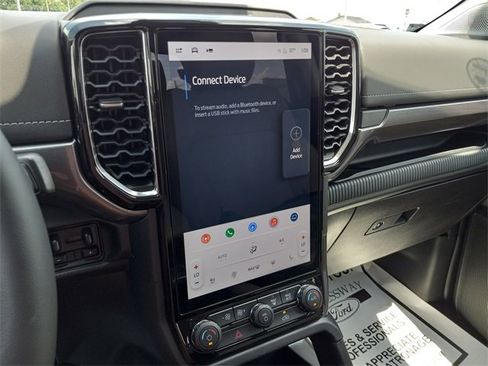 Used 2024 Ford Ranger Lariat w/ Advanced Towing Package image 19